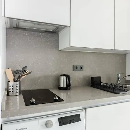 Apartment Cozy Bright Studio! Parkinggympool Access! #374 *