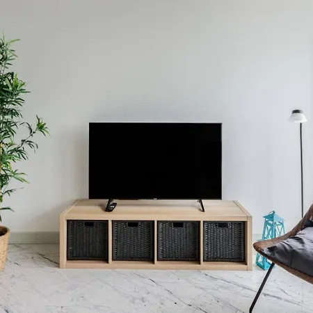 Cozy Bright Studio! Parkinggympool Access! #374 *