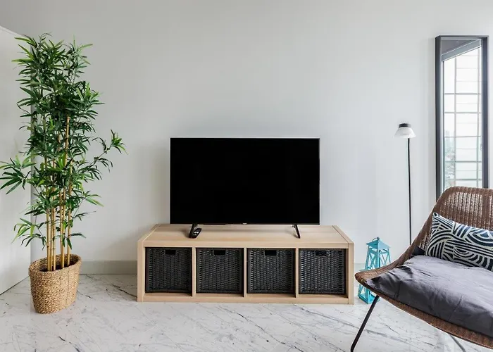 Διαμέρισμα Cozy Bright Studio! Parkinggympool Access! #374 *