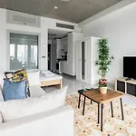 Apartmán Cozy Bright Studio! Parkinggympool Access! #374 *