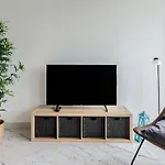 Apartmán Cozy Bright Studio! Parkinggympool Access! #374 *