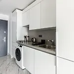 Apartmán Cozy Bright Studio! Parkinggympool Access! #374 *
